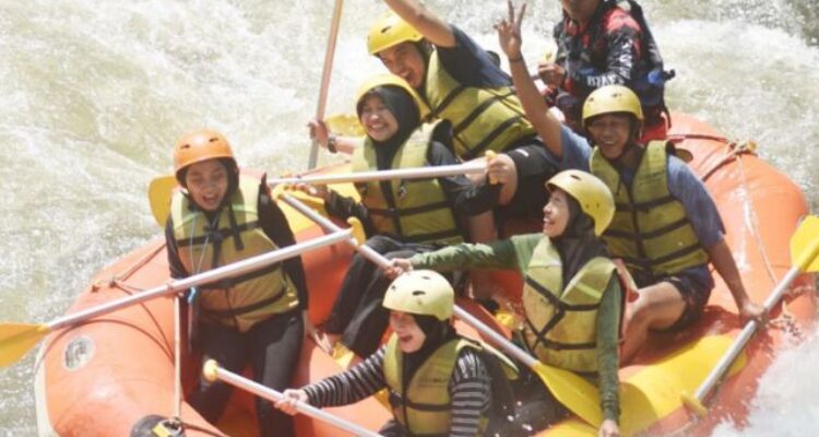 rafting bogor arung jeram cisadane syifa adventure