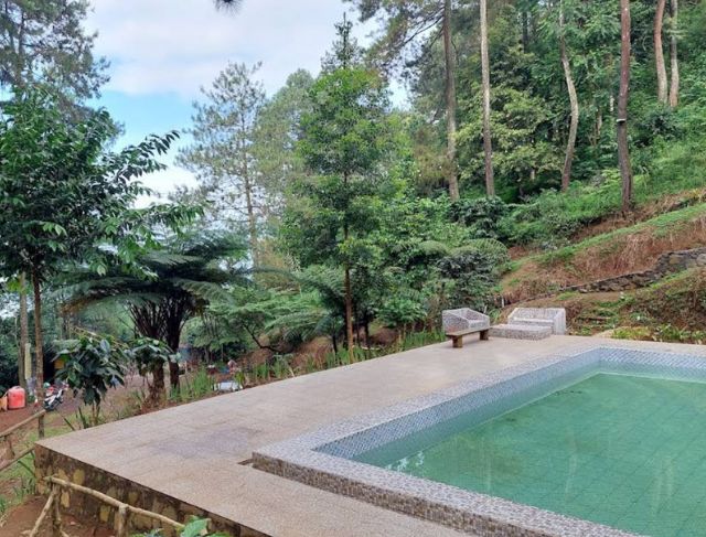 kolam renang Kampung Rimba Camp