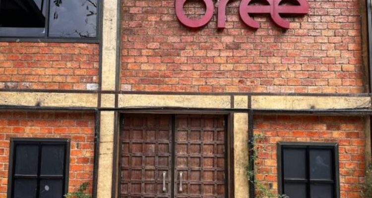 Kafe Bree Coffee and Kitchen Cihideung Bogor, Tempat Nongkrong, Main Air, dan Mini Zoo Lengkap