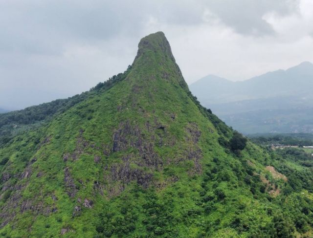 Misteri Gunung Batu Jonggol Ciampea Bogor
