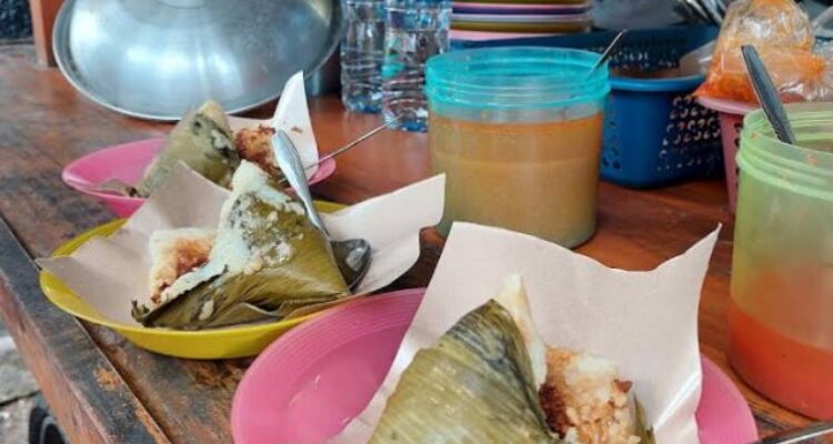 Street Food Bogor Viral : Bacang Panas Jando Pak Hadi