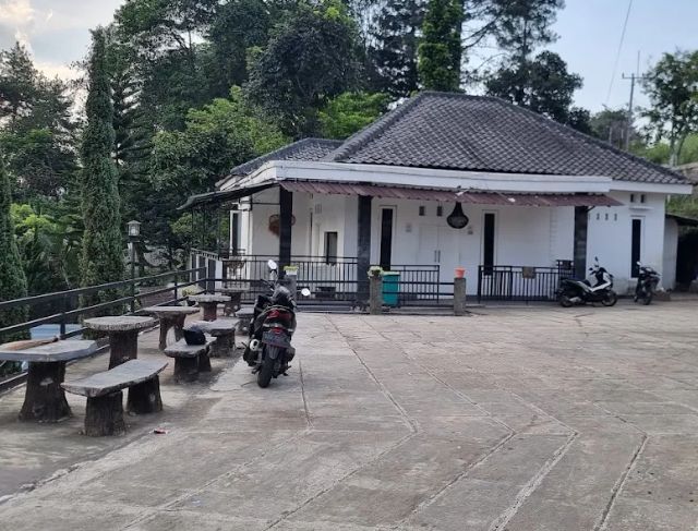 Sewa Villa Kapasitas 130 Orang di Puncak Bogor Murah, Fasilitas Lengkap & View Gunung!