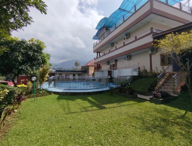 Villa Bilkis Puncak: Sewa Villa Kapasitas 50 Orang, Ada Private Pool, Rooftop View Gunung, Harga Mulai 3 Jutaan!