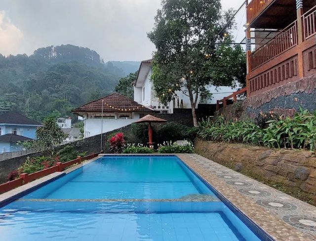 Villa Murah Puncak Bogor Dekat Curug Cilember – Kapasitas 45 Orang, Fasilitas Super Lengkap!
