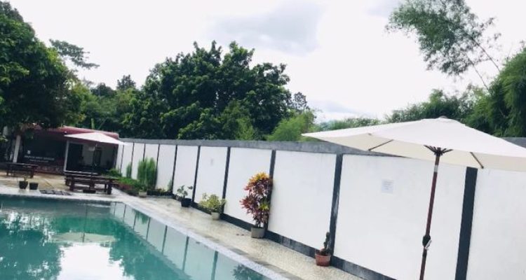 Villa Putih Alvaro Bogor: Villa Anti Macet Bebas Ganjil Genap dengan Private Pool dan Kapasitas 30 Orang