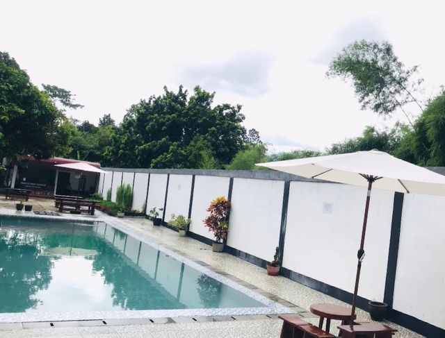 Villa Putih Alvaro Bogor: Villa Anti Macet Bebas Ganjil Genap dengan Private Pool dan Kapasitas 30 Orang
