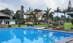 Villa Tiga Urung Puncak Bogor: Staycation Murah dengan View Gunung Pangrango dan Salak