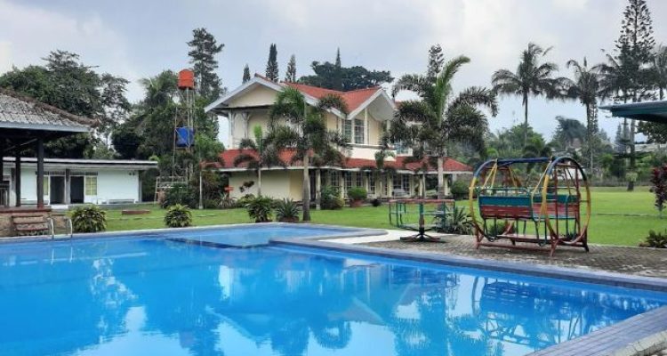 Villa Tiga Urung Puncak Bogor: Staycation Murah dengan View Gunung Pangrango dan Salak
