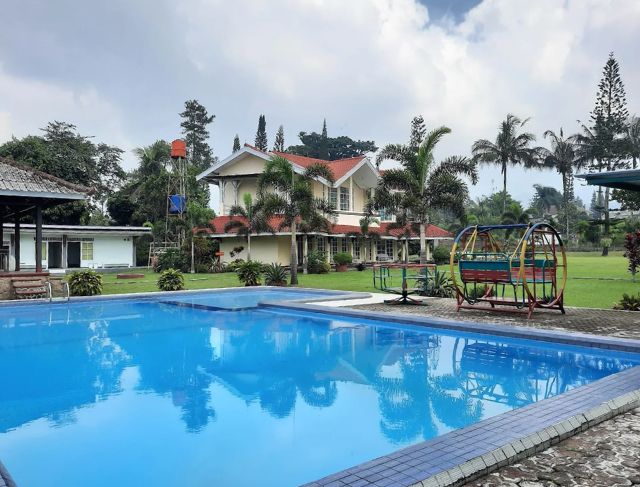 Villa Tiga Urung Puncak Bogor: Staycation Murah dengan View Gunung Pangrango dan Salak