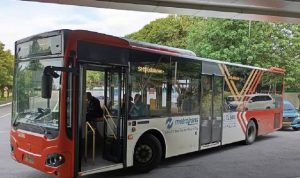 Cara Keluar dari Bandara Soekarno-Hatta ke Jakarta Paling Murah 2025 Panduan Naik Skytrain & TransJakarta dari Terminal 3 ke Kalideres