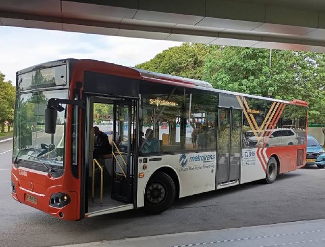 Cara Keluar dari Bandara Soekarno-Hatta ke Jakarta Paling Murah 2025 Panduan Naik Skytrain & TransJakarta dari Terminal 3 ke Kalideres