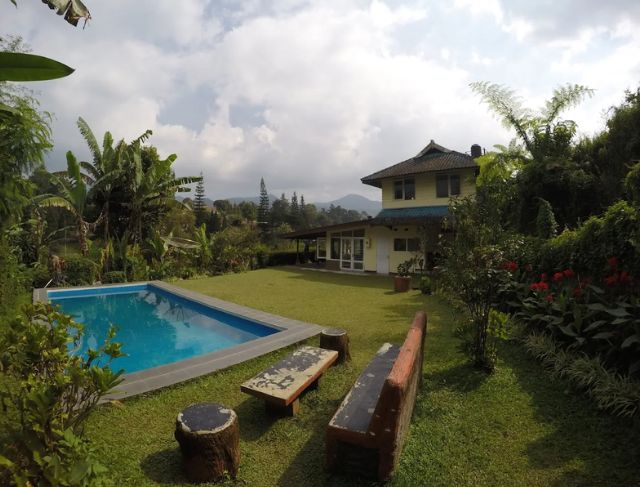 Villa Molek Puncak Bogor – Hidden Gem Murah View Kebun Teh dan Gunung Gede untuk Liburan Akhir Tahun