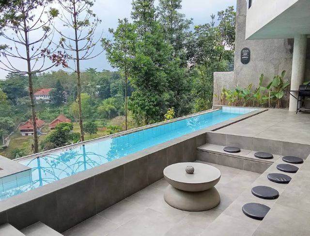 Villa Morris Puncak: Hidden Gem Estetik dengan Private Pool dan View Gunung Salak, Cuma 2 Jutaan!