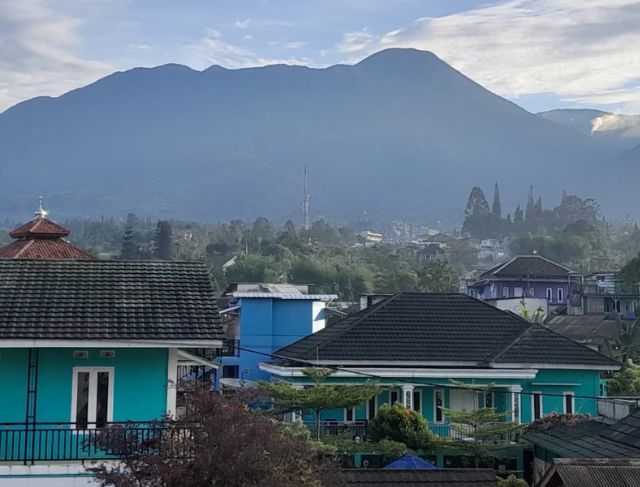 Villa Larosse Puncak Bogor – Rekomendasi Villa Kapasitas 40 Orang dengan Playground & Private Pool