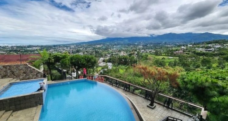 Little Sindbad Coffee Puncak Bogor: Restoran Infinity Pool dan Kafe View Pegunungan