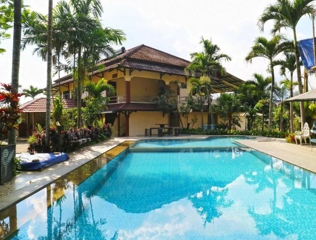 Review Aries Biru Villa Puncak View Sawah