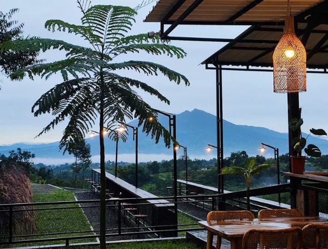 Coffee Shop 24 Jam View Gunung, Pandita Coffee and Camp Puncak Bogor