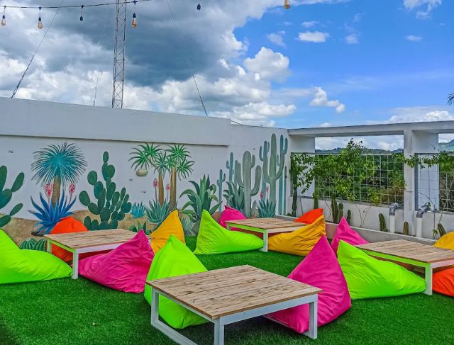 Hotel Bell's Place Sentul dengan Rooftop View Pegunungan yang Instagramable