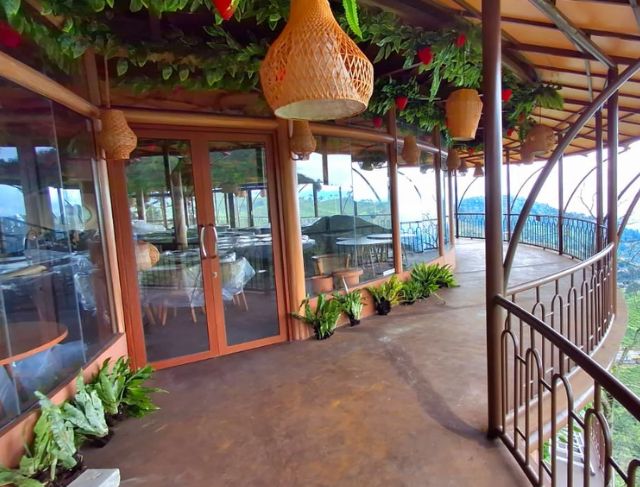 Review Liwet Asep Strawberry Puncak Bogor 2026: Resto Nasi Liwet View Gunung