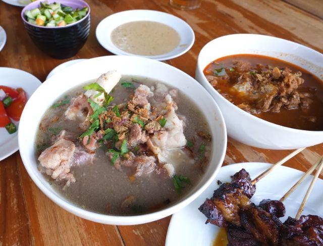 Review Sop, Tongseng, dan Sate Hanjawar Cianjur Cipanas 24 Jam