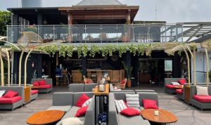 Tempat Nongkrong Instagramable dengan View Gunung Salak dan Pangrango di De Boekit Hambalang Bogor