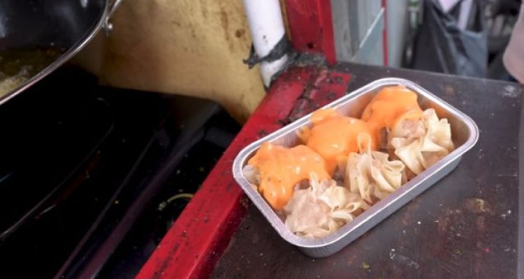 Jajanan Dimsum Goreng Ayam Mentai Unik di Surken yang Viral
