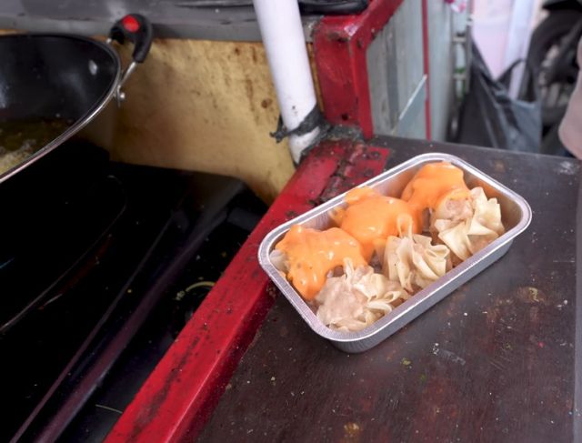 Jajanan Dimsum Goreng Ayam Mentai Unik di Surken yang Viral