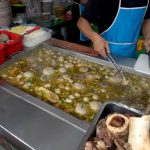Review Bakso Kolam Suryakencana Bogor, Baso Dengkul Jumbo dan Soto Kuning Pak Aji Sejak 1971