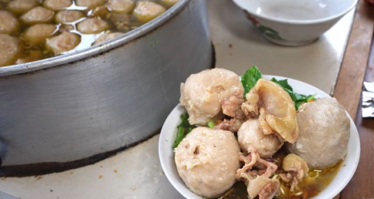 Review Bakso Pak Dodot Legendaris Beji Depok