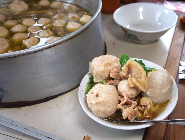 Review Bakso Pak Dodot Legendaris Beji Depok