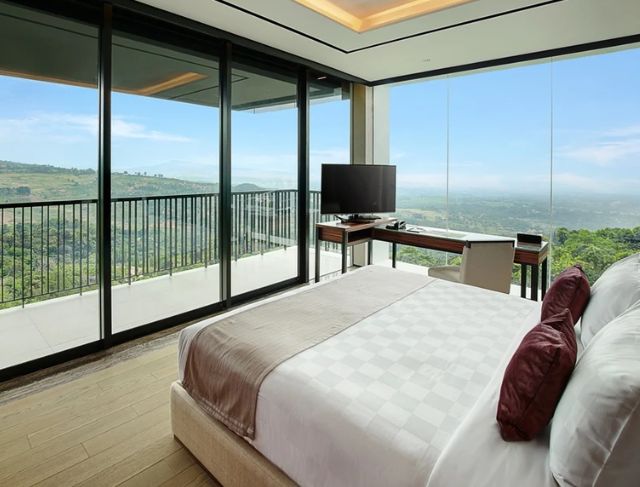 Review Hotel Mewah The Suites Royal Tulip Gunung Geulis, Pengalaman Staycation Premium di Puncak yang Wajib Dicoba