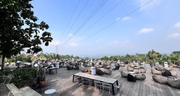 Review Tempat Nongkrong View Gunung Salak Kopinako Kebonjati Bogor Maret 2026