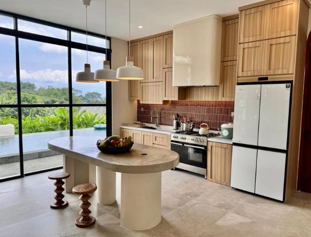 Review Villa Casa Arco Puncak Bergaya Mediterranean View Gunung Salak