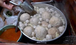 Makan Bakso Ngumpet Mas Pardi Semplak Bogor