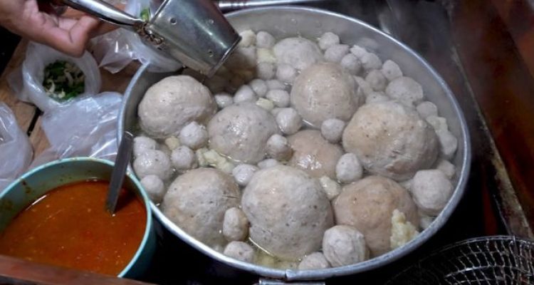 Makan Bakso Ngumpet Mas Pardi Semplak Bogor