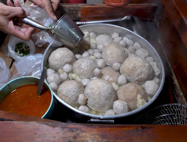 Makan Bakso Ngumpet Mas Pardi Semplak Bogor