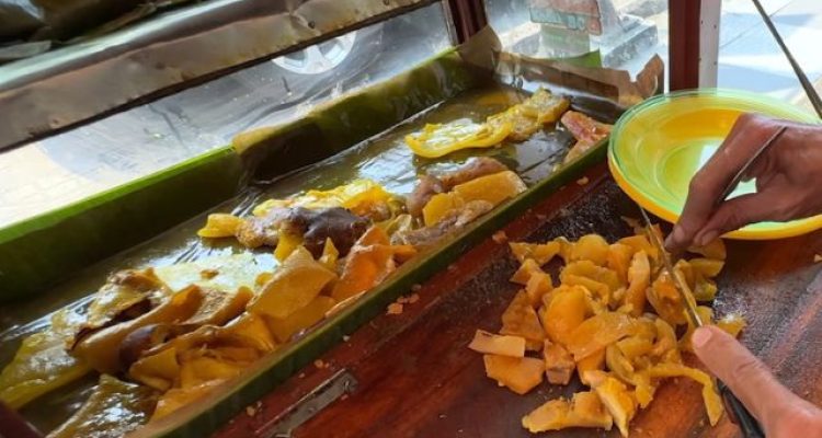 Makan Cungkring Mang Uceng Bogor Viral dengan Bumbu Kacang Kental dan Porsi Melimpah