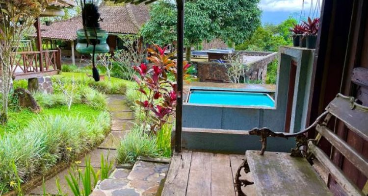 Rumah Jawa Antik, Rekomendasi Villa Murah di Bogor Nuansa Rumah Joglo Tradisional Cuman 800 ribuan