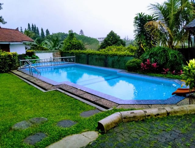 Villa Amirah, Rekomendasi Villa Puncak Bogor View Gunung Sawah Sungai Sekaligus untuk Liburan Keluarga