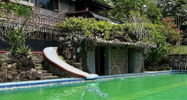 Villa Kapal Moya Zoya Puncak Bogor, Rekomendasi Vila Unik Kapasitas 30 Orang dengan Private Pool dan Fasilitas Lengkap