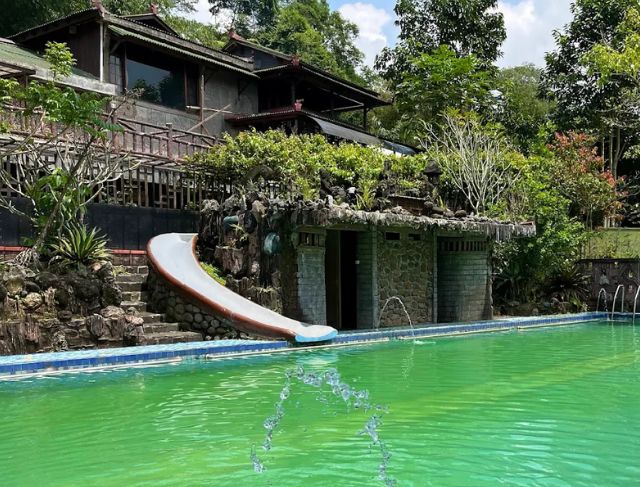 Villa Kapal Moya Zoya Puncak Bogor, Rekomendasi Vila Unik Kapasitas 30 Orang dengan Private Pool dan Fasilitas Lengkap