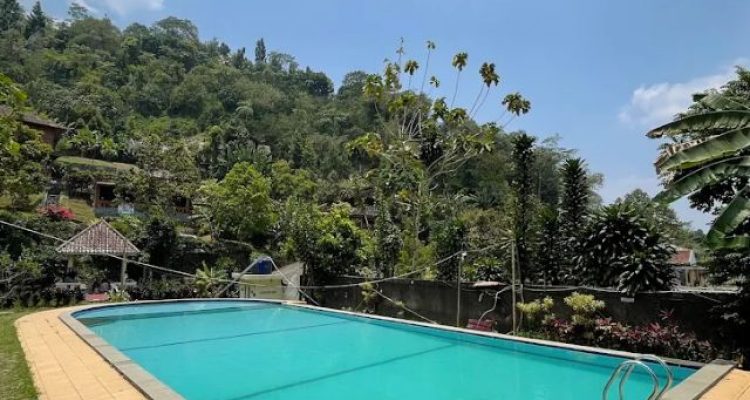 Villa Pertiwi, Villa Murah di Puncak Bogor Kapasitas 35 Orang dengan Private Pool dan Rooftop View Gunung