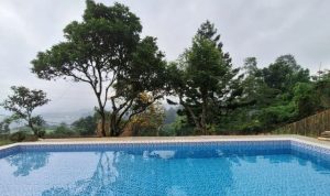 Villa Rayyanza, Villa Puncak Bogor View Pegunungan Dekat dan Halaman Luas untuk Rombongan 30 Orang