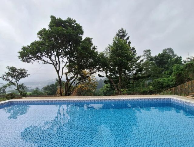 Villa Rayyanza, Villa Puncak Bogor View Pegunungan Dekat dan Halaman Luas untuk Rombongan 30 Orang