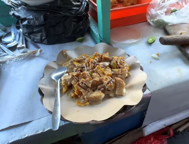Kuliner Cungkring Pak Usman Surken Bogor dengan Urat Kaki dan Kuping Sapinya Bikin Ketagihan