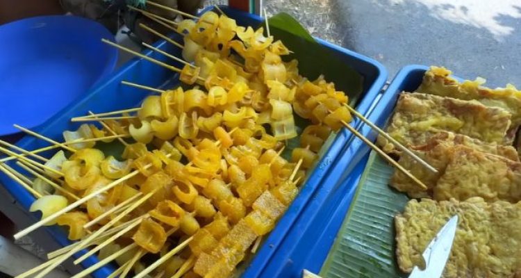 Review Kupat Cungkring Racing Bogor, Kuliner Kikil Kenyal dengan Bumbu Kacang Pedas