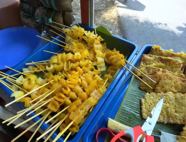 Review Kupat Cungkring Racing Bogor, Kuliner Kikil Kenyal dengan Bumbu Kacang Pedas