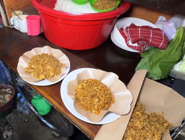 Review Nasi Goreng Zulfikar Gerobakan Depan RS Salak Jalan Sudirman