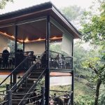 Sanubari Coffee Puncak Bogor, Hidden Gem Cafe Pinggir Sungai dengan Glamping Murah Estetik