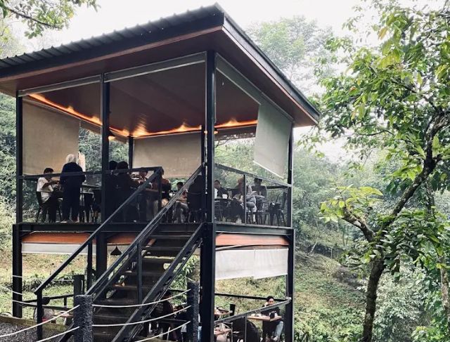 Sanubari Coffee Puncak Bogor, Hidden Gem Cafe Pinggir Sungai dengan Glamping Murah Estetik